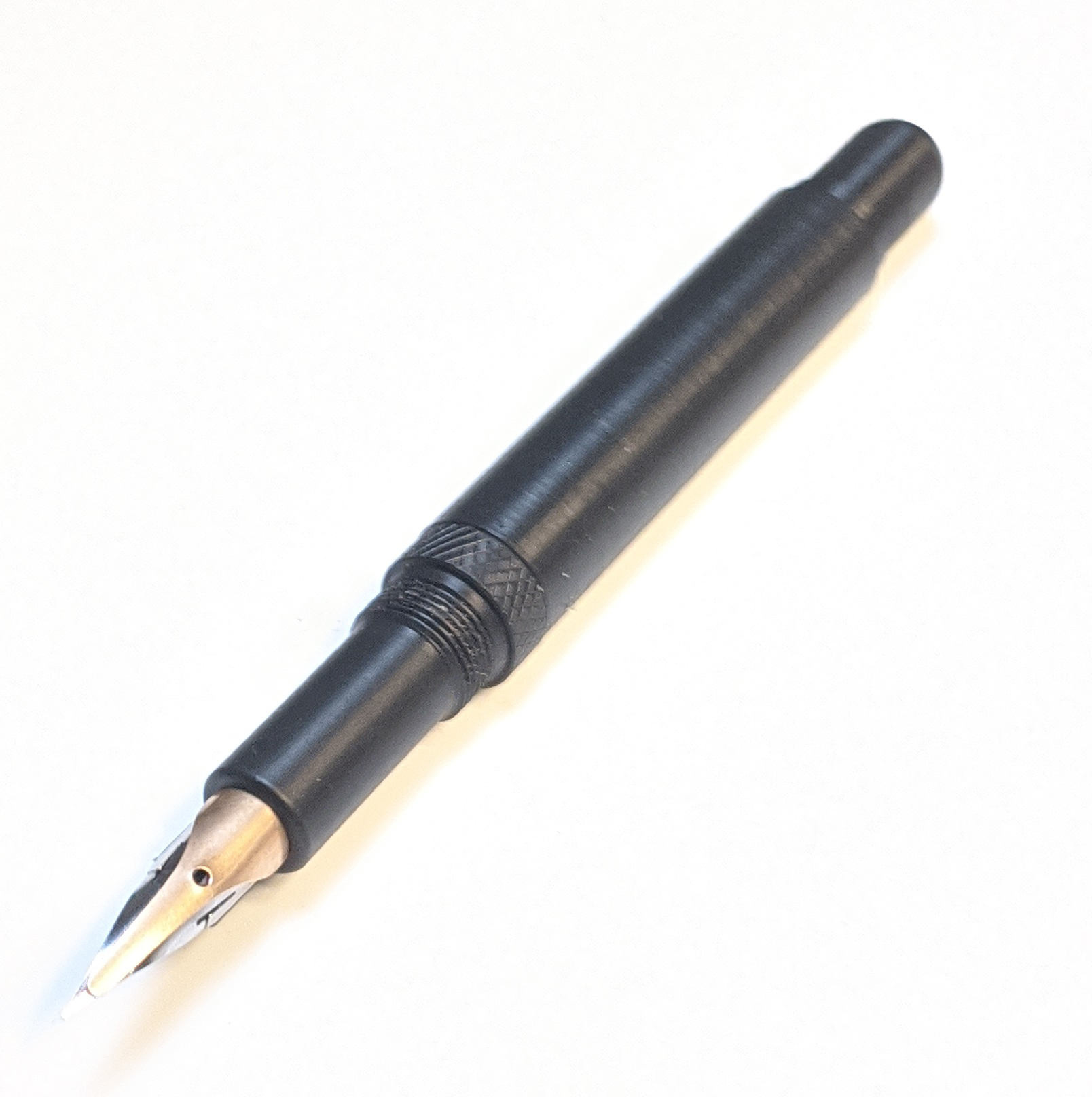 Manga G Classic Fountain Pen with overfeed on white background