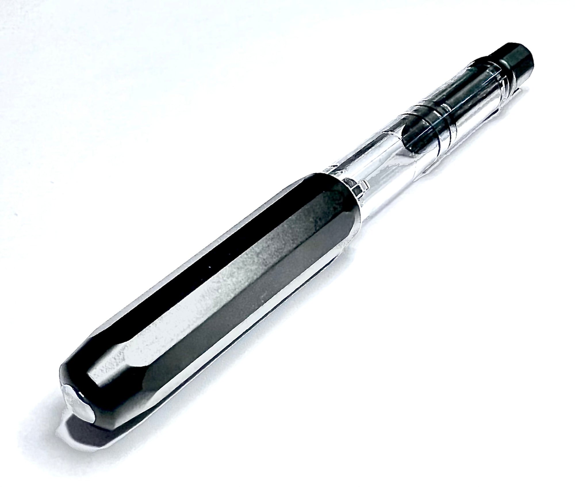 Manga G Piston Demo Fountain Pen capped